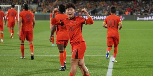 333体育|电竞-官方网站-谢文能首球夜却满怀遗憾：伤退后目睹输球有心无力