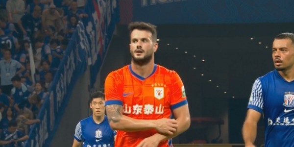 该如何形容😱瓦科47天7战狂轰14球！1次大四喜2次帽子戏法！