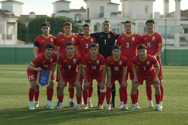 1-吉尔吉斯U20全家福.jpg